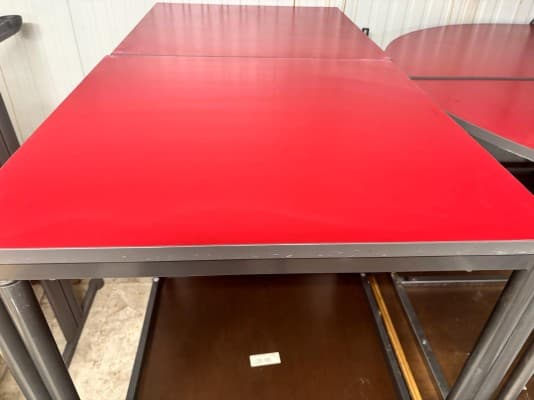 Vierkante tafel rood 80x80x75cm
