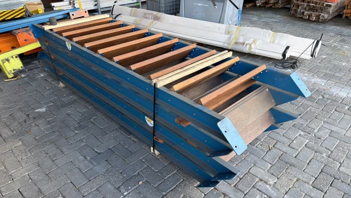 Stalen trap met hardhouten treden | rechte steektrap